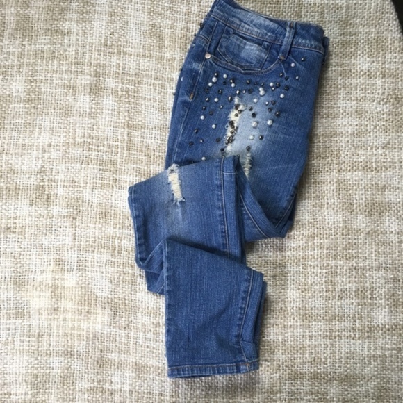 🌿3/$20 Chelsea & Violet Studded Pearl Jeans - Picture 1 of 6